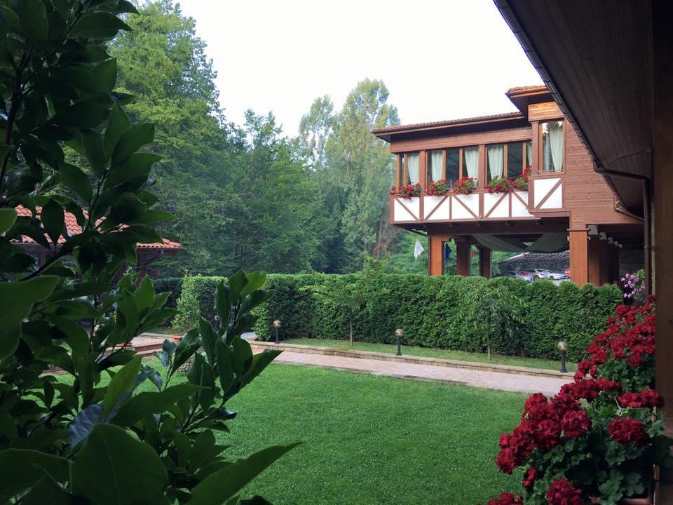 Hotel Bozhentsi Chernevtsi Exterior foto